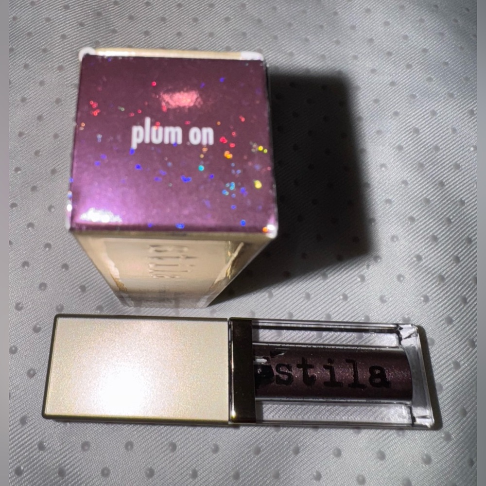 Stila Glitter & Glow Liquid Eye Shadow in Plum On